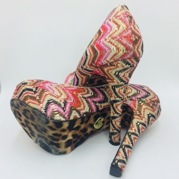 BETSEY JOHNSON 'Vale' Fabric Platform Heel Pump - Picture 5 of 6